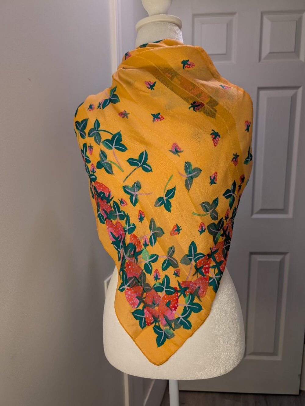 Emanuel Ungaro 100% Silk Orange Red Strawberry Print Square Scarf 34x34” - Picture 2 of 7